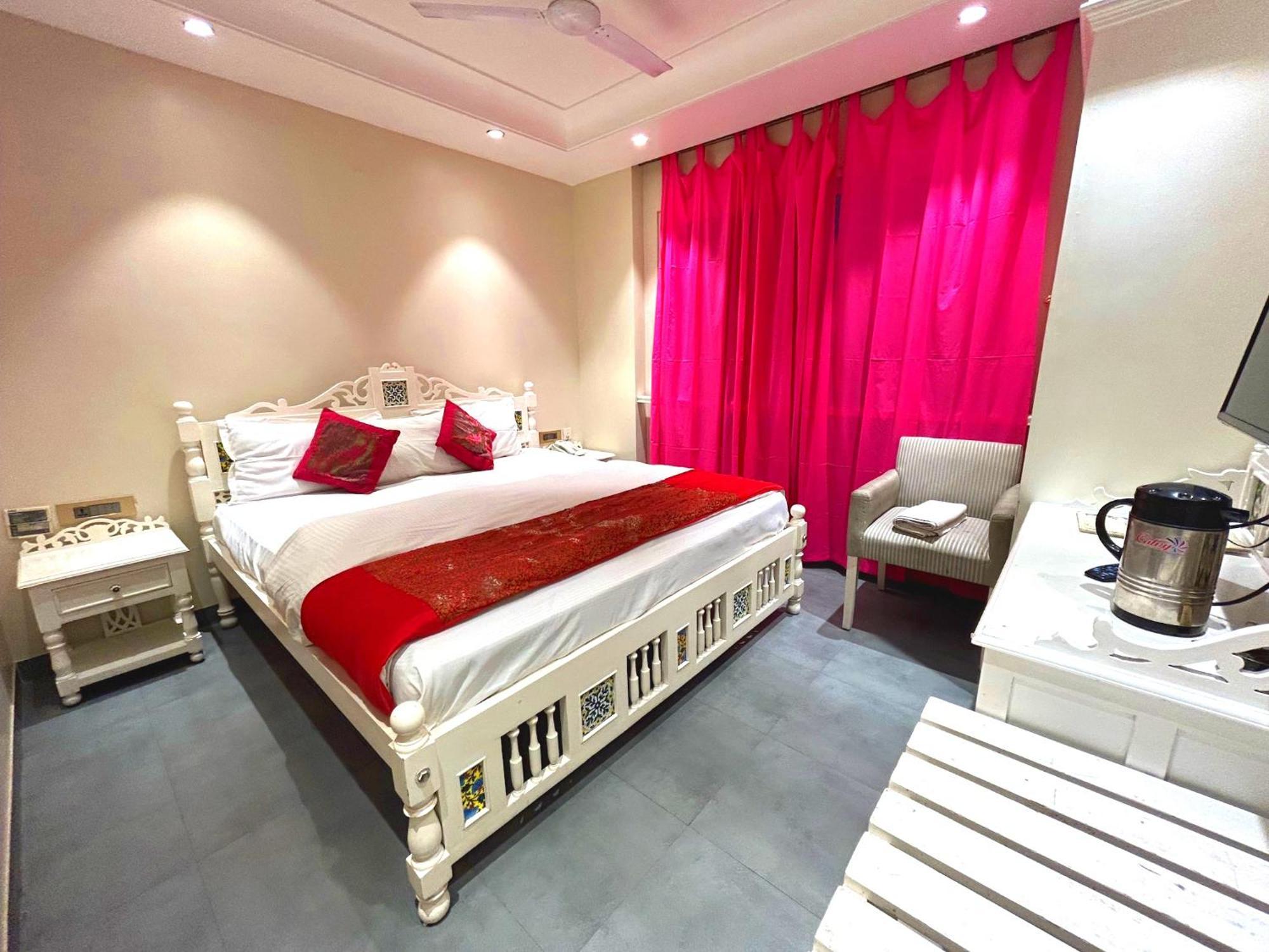 The Pinky Villa - Heritage Boutique Suites Új-Delhi Kültér fotó